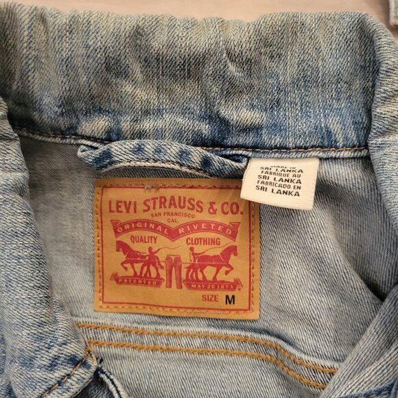 Levi’s Strauss Distressed Stretch Jean Jacket Women’s Size Medium Light Wash - Picture 6 of 11